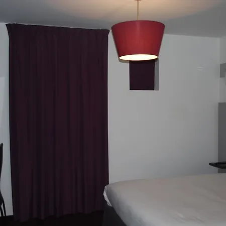 Hotel Kyriad - Netreville