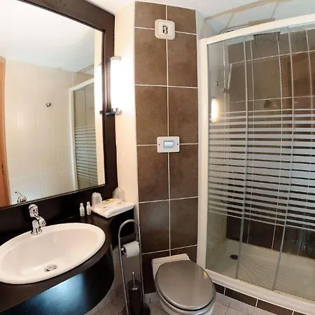 Hotel Kyriad - Netreville