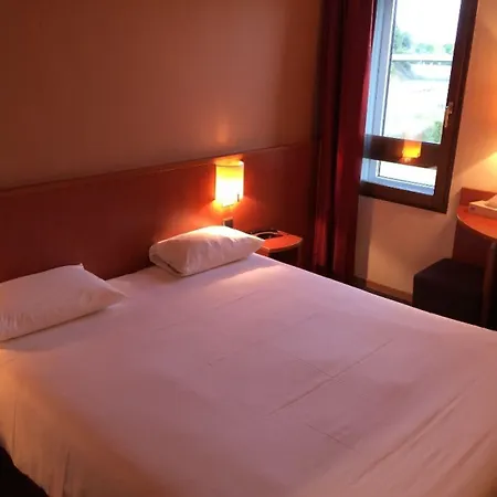 Hotel Kyriad - Netreville