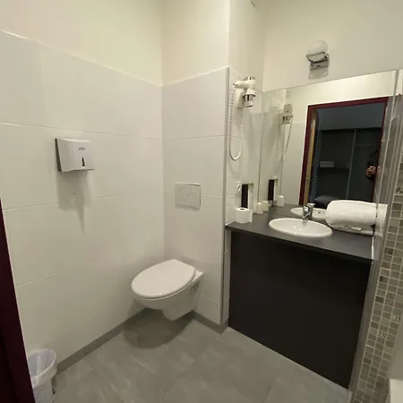 Kyriad - Netreville 3* إفرو