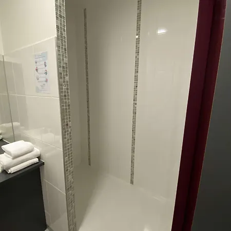 Kyriad - Netreville فندق