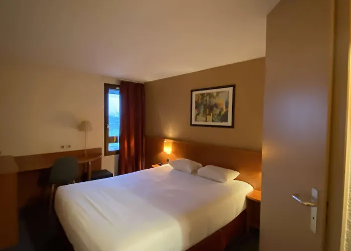 Hotel Kyriad - Netreville