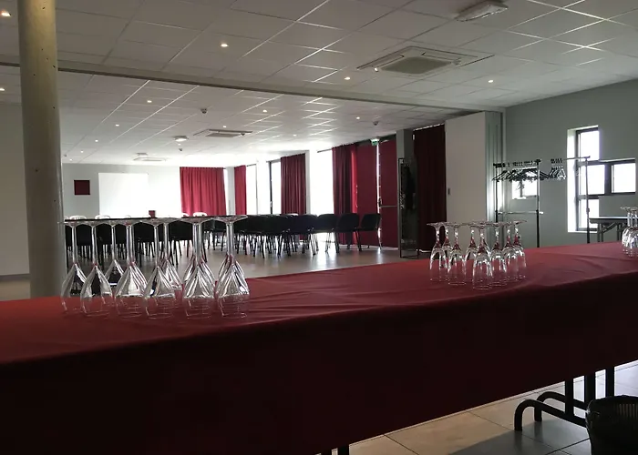 Hotel Kyriad - Netreville