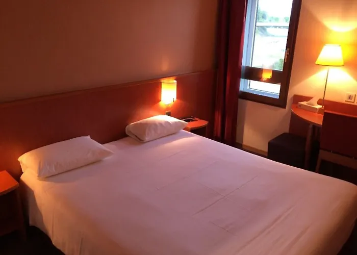 Hotel Kyriad - Netreville