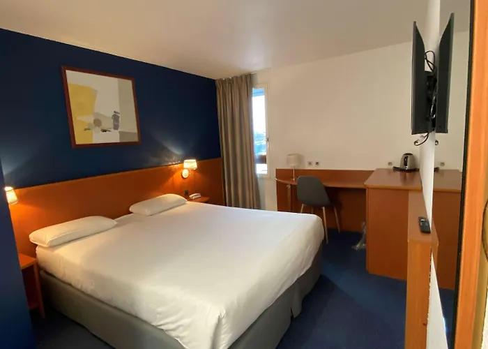 Kyriad - Netreville Hotel 3*