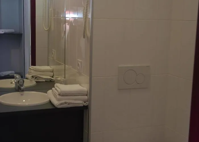 Kyriad - Netreville Hotel 3*